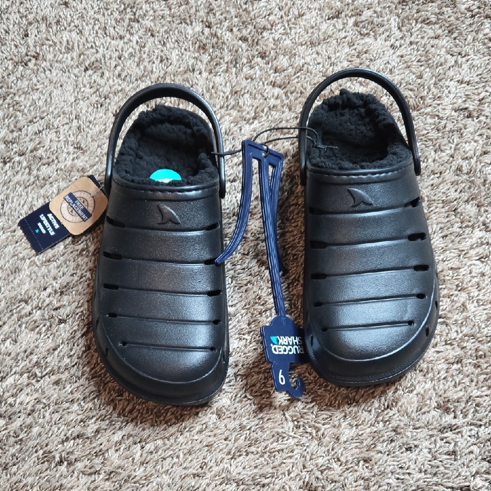 Rugged Shark Memory Foam Lined Black Size 9 Clogs Crocs Slip Ons Shoes Durable